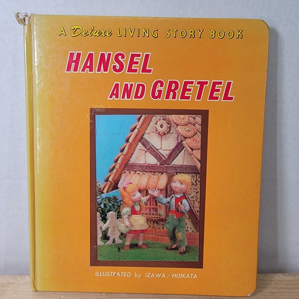 VINTAGE BOOK Hansel And Gretel A Deluxe Living Story Board Book (Crown)